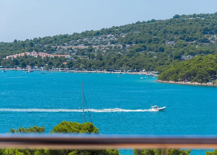 Apartments Hari Tisno