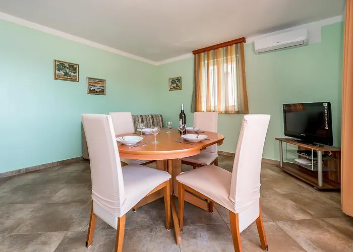 Apartments Hari Tisno