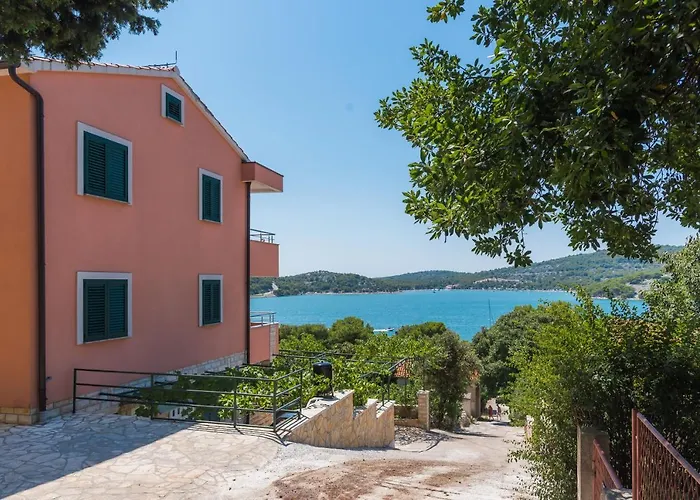 Apartments Hari Tisno