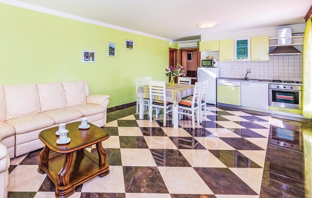 Hari Apartment Tisno