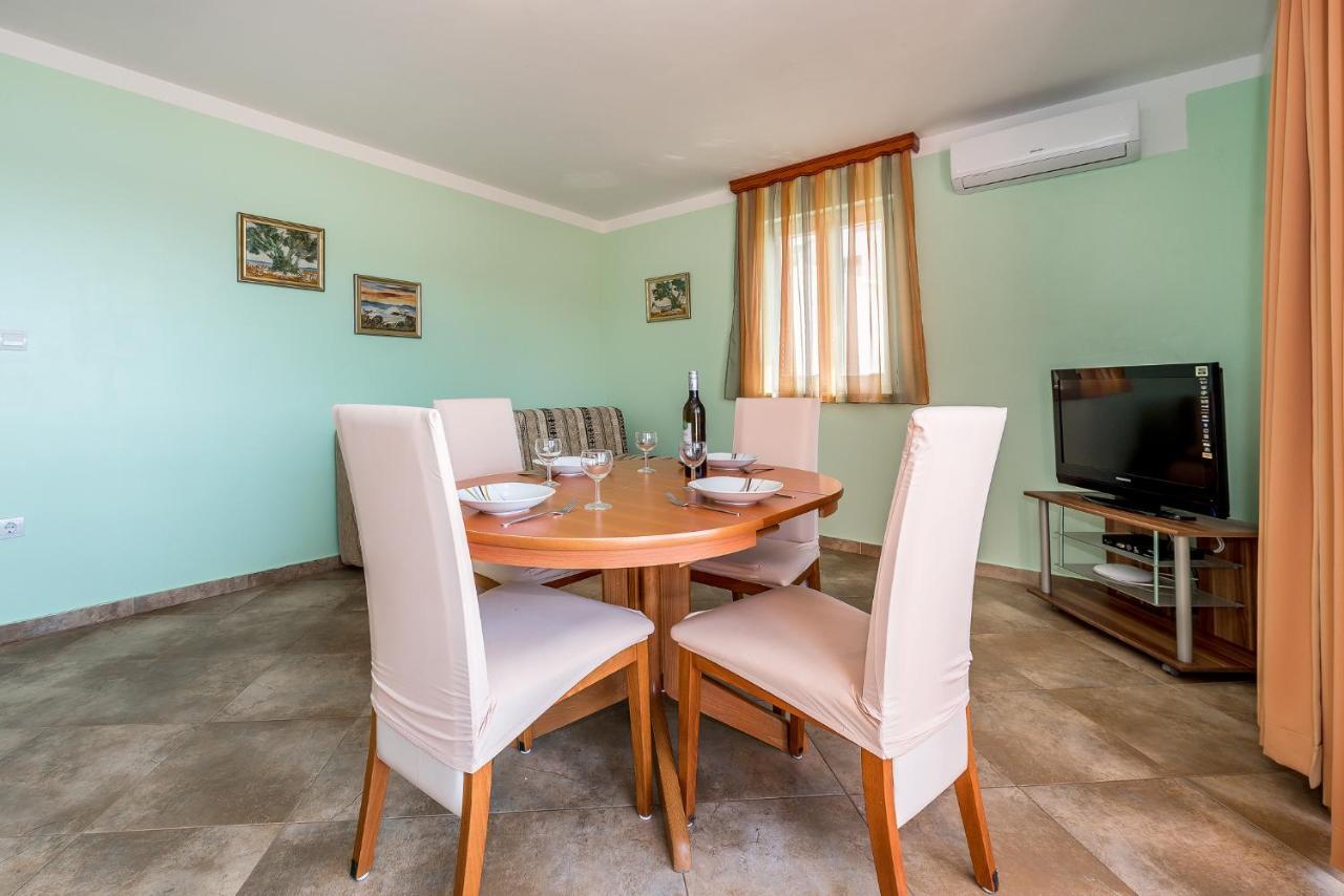 Apartment Hari Tisno