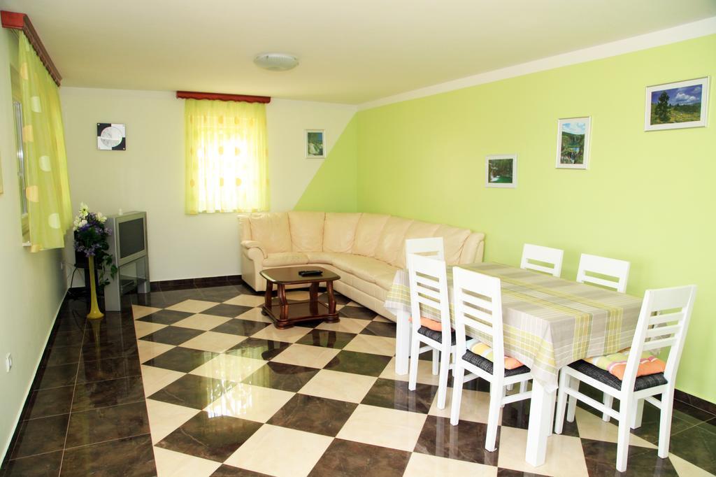Apartment Hari Tisno